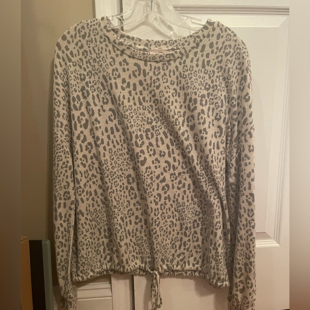 XL, grey leopard print, long sleeve shirt